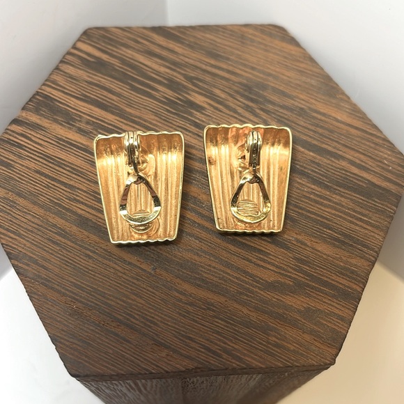 Rare and Vintage Monet Gold-Plated Clip-On Earrings - Picture 2 of 4
